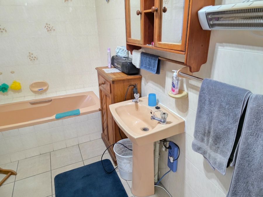 4 Bedroom Property for Sale in Heuwelsig Free State